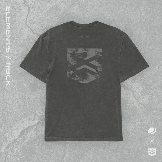 XCALIBUR ELEMENTS LOGO TEE- 岩 (xフェードグレー)