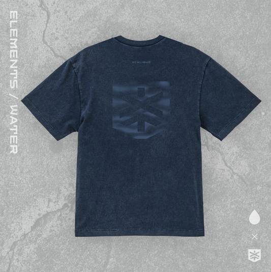 XCALIBUR ELEMENTS LOGO TEE- 水(フェードネイビー)