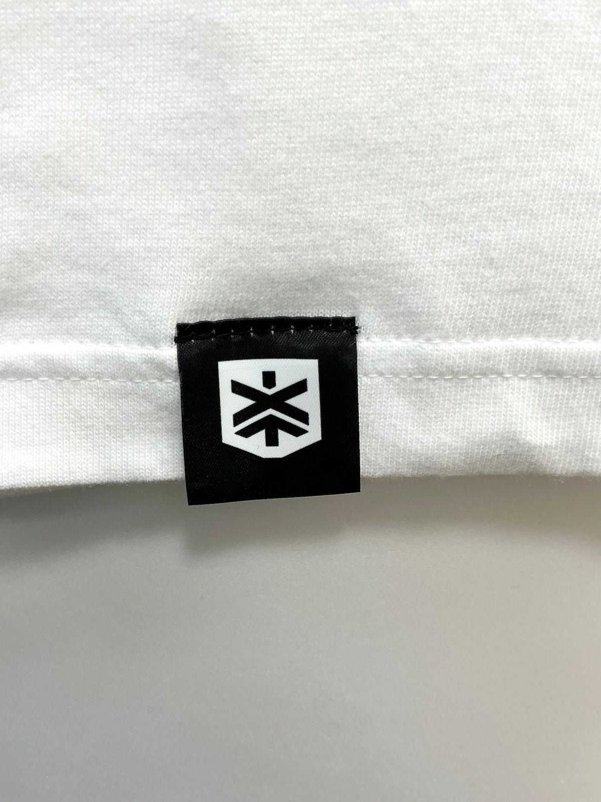XCALIBUR SIMPLE LOGO Long tee (WHITE)